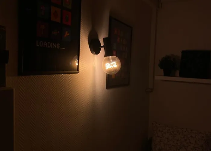 Cozy Projector Home, 6 Min To Metro