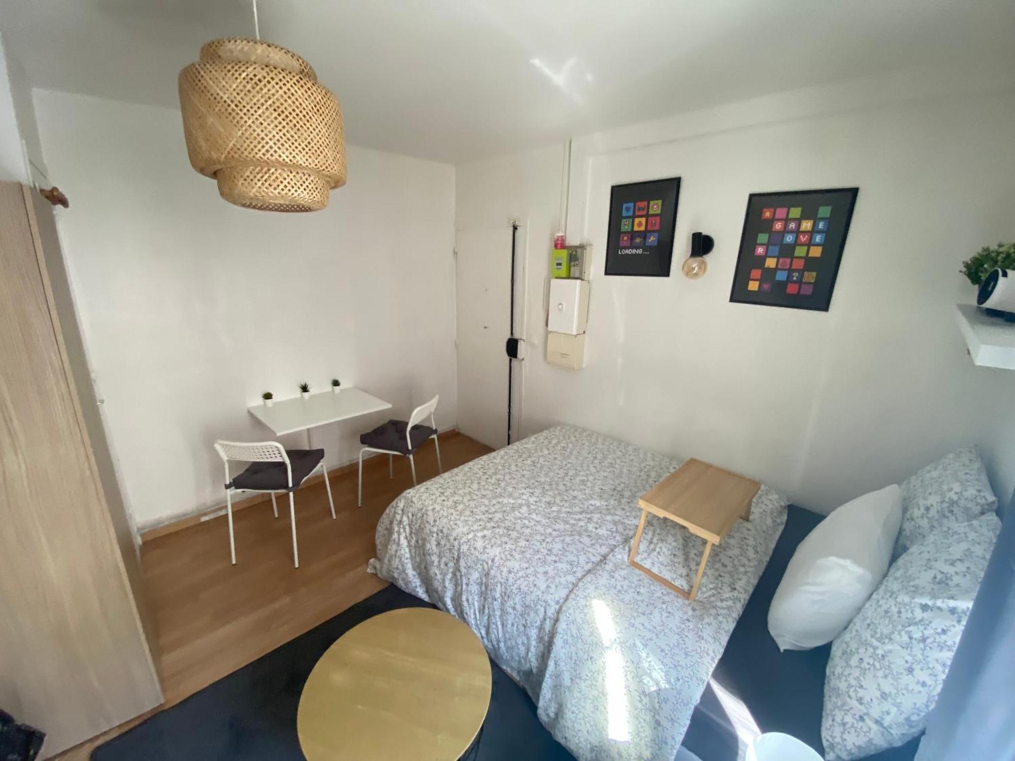 Cozy Projector Home, 6 Min To Metro